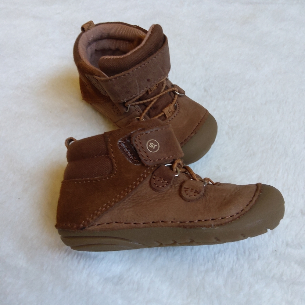 Toddlers shoes boots size 4
